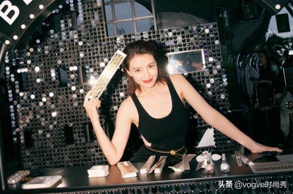 41歲的高圓圓生圖，腰“胖”了一圈，還是你心中的女神嗎？