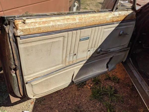 被時間遺忘的1967 年龐蒂亞克火鳥，經過修復即可重新上路行駛