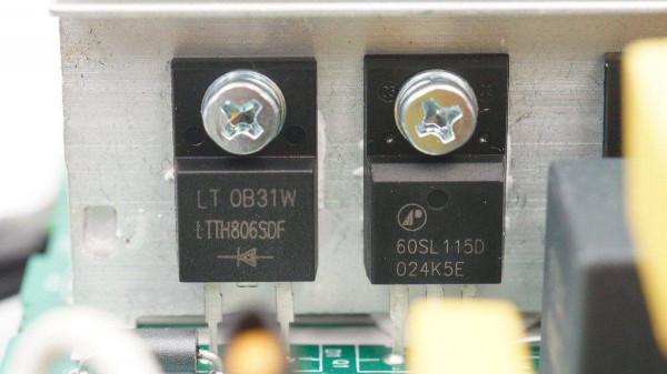 用料豪華，有錢果真可以為所欲為，微軟Xbox Series X主機電源拆解