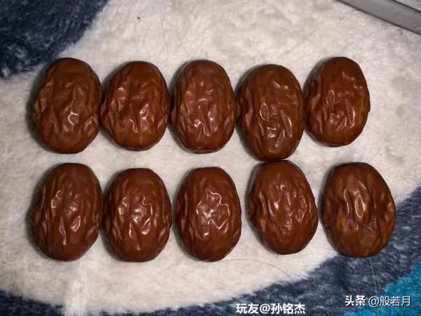 寶友，你看我撿的這顆綠松石，怎！麼！樣