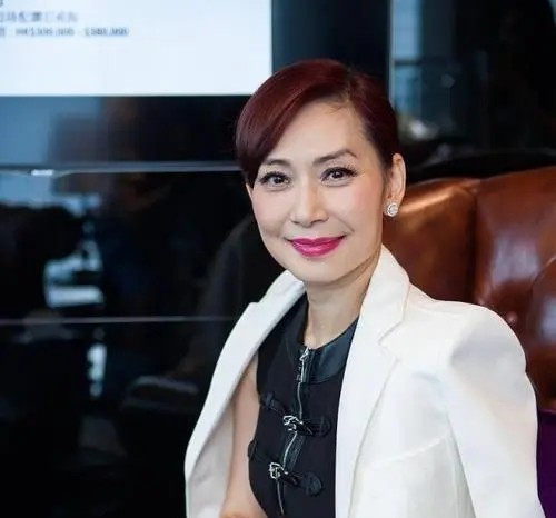 能夠將前半生和後半生都過得如此輝煌璀璨的，大概也就鄺美雲了吧