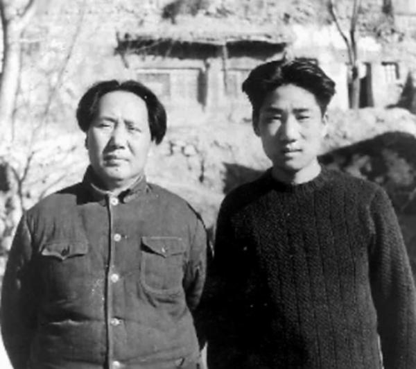 2008年,毛新宇按照父母遺願,將父母骨灰安葬於祖母楊開慧陵墓前 2008年,毛新宇按照父母遺願,將父母骨灰安葬於祖母楊開慧陵墓前