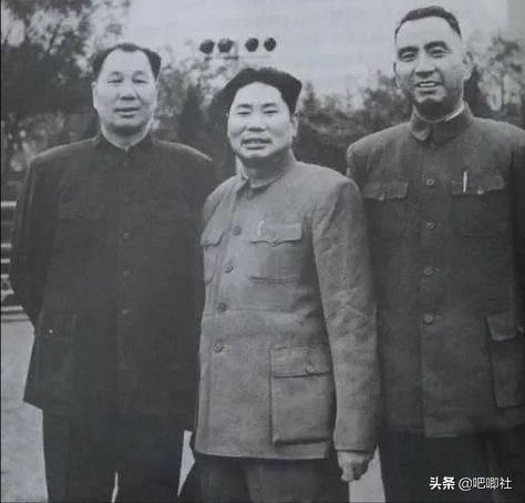 這位中將和楊勇同一天病故，鄧小平批示：他倆的治喪通盤考慮安排