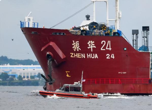 從上海出發，四座巨型振華起重機抵達美國，果然還是中國靠譜