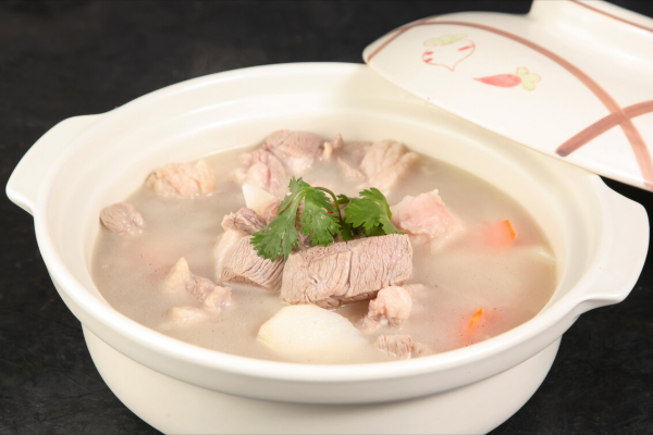 明日四九，若條件允許，建議吃&OpenCurlyDoubleQuote;3紅3白&rdquo;，寒氣少了身體更暖和