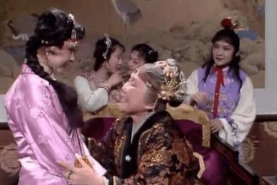 賈母和王夫人的內鬥有多狠？從暗到明互相打臉，到底誰佔了上風？