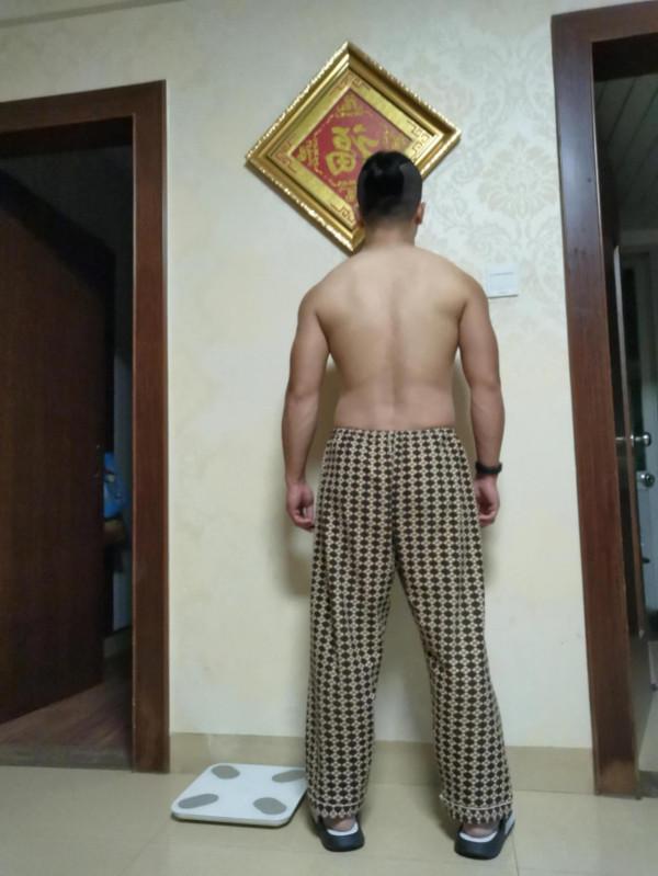 擼鐵第11天（半年多沒運動，爭取年底6塊腹肌）