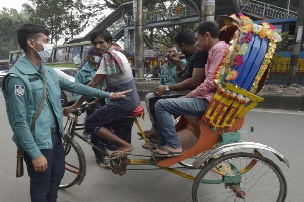 孟加拉國：移動法庭監督防疫規定落實