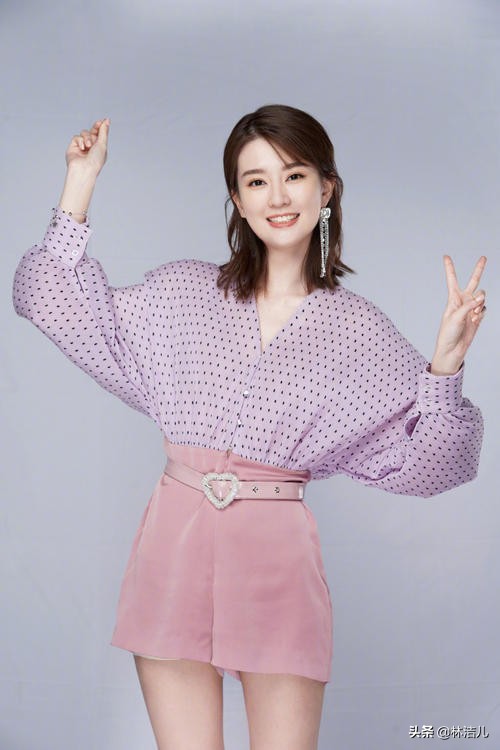 頭大是身材硬傷?倪妮、楊紫都是大頭星人,喬欣更是在靠髮型修飾 頭大是身材硬傷?倪妮、楊紫都是大頭星人,喬欣更是在靠髮型修飾