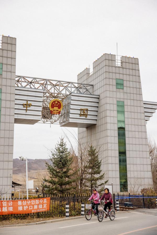 遠眺朝鮮大兵，中國這個鐵路口岸橫跨兩國，滿足你的好奇心