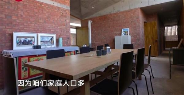 甘肅一家老農花132萬改造房子，卻被整成紅磚毛坯房？網友：心疼