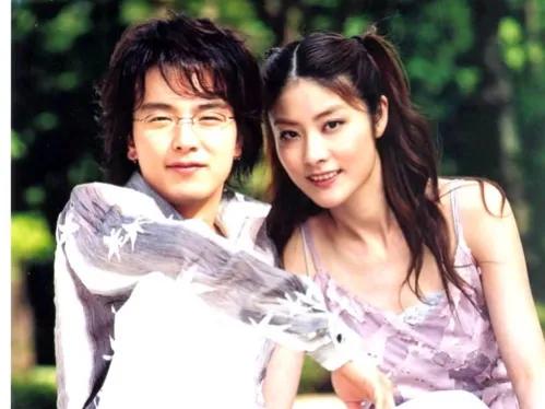 嫁給初戀的這幾位女星幸福得像花兒