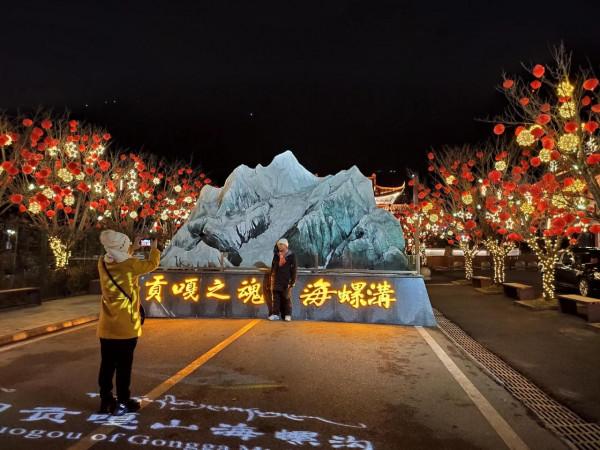 川西秘境，冬季玩雪聖地，銀裝素裹的燕子溝，美不勝收