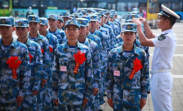 大學在讀期間當兵,是很好的選擇,我給小李這樣分析 大學在讀期間當兵,是很好的選擇,我給小李這樣分析