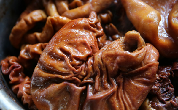 陝西國道邊的老湯醬肉店，靠著一鍋40年的老滷湯，富了一家三代人