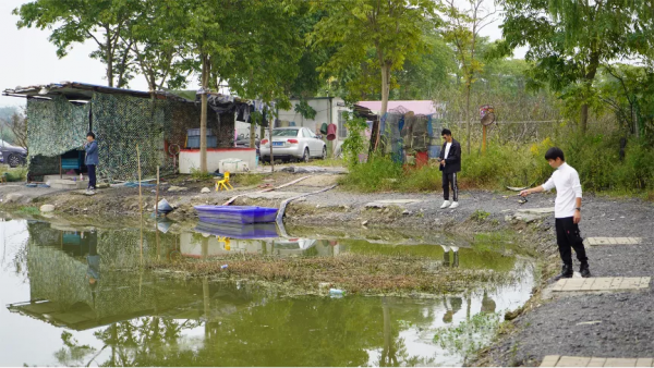 豪車停滿、買裝備花100多萬，釣魚是男人最後要佔領的高地？