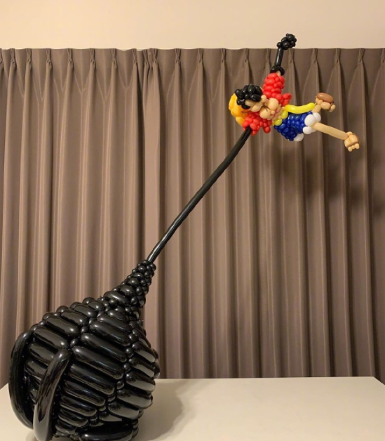 這位大佬太會玩氣球了,啥動漫角色都能捏出來,JOJO鬼滅都有 這位大佬太會玩氣球了,啥動漫角色都能捏出來,JOJO鬼滅都有