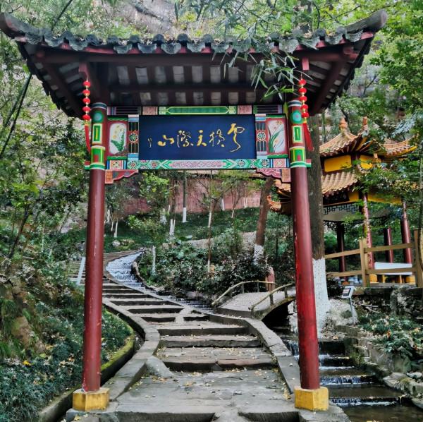 都知洛陽龍門石窟,殊不知江西也有“江南第一石窟”,令人新奇 都知洛陽龍門石窟,殊不知江西也有“江南第一石窟”,令人新奇