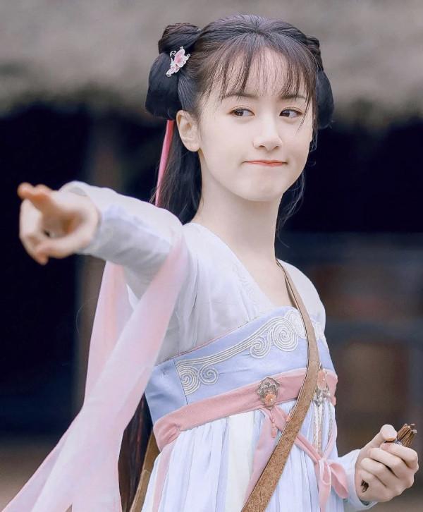 楊紫與歡瑞解約，5位“小花”齊爭“一姐”位置，誰更有勝算？