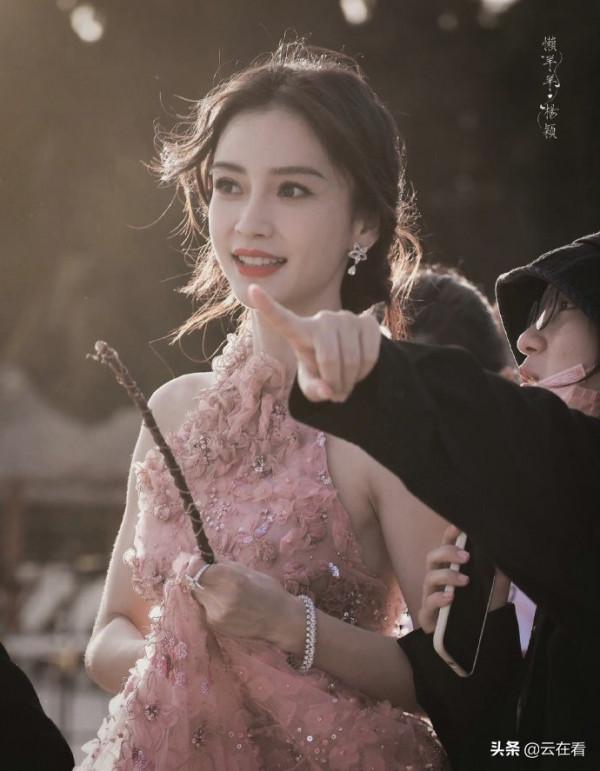 女明星Angelababy ​​楊穎迷人美照欣賞，笑起來好看