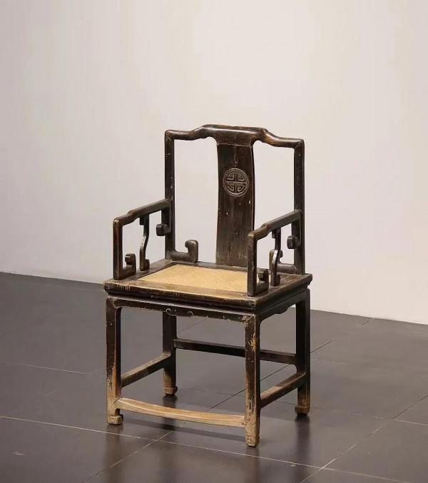髹黑漆軟屜壽字紋太師椅，原頭圈椅