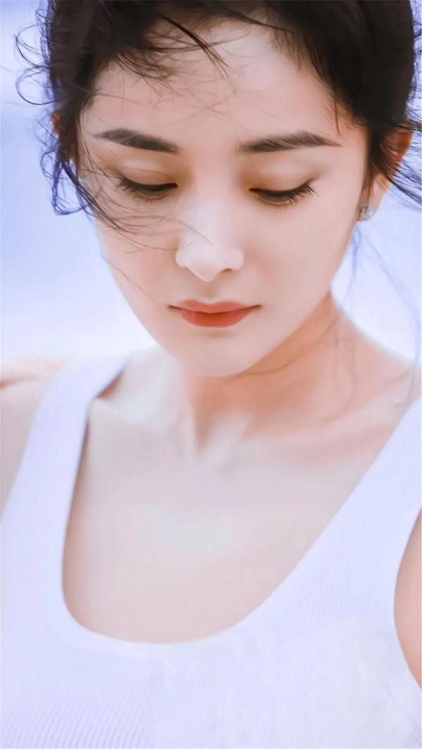 楊冪：優雅迷人，仙氣飄飄