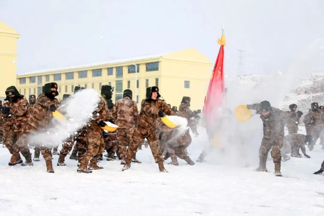 部隊打雪仗，太猛了