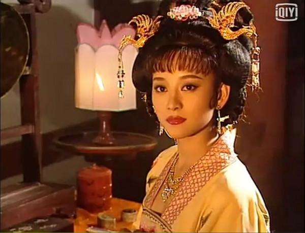 從披帛到霞帔，小小披帶是如何成為貴族標配的？