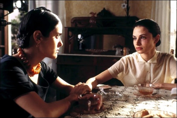 “一字眉”畫家：18歲車禍32次手術，丈夫出軌妹妹，她選擇原諒他