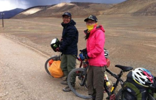 “恨國夫婦”跪舔美國,卻被美國醫院追討千萬醫療費,這回老實了 “恨國夫婦”跪舔美國,卻被美國醫院追討千萬醫療費,這回老實了