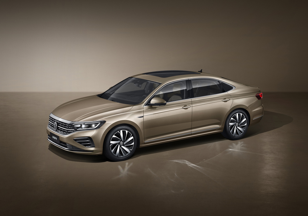 日德系主流B級車對比，第十代雅閣與新款帕薩特該怎麼選？