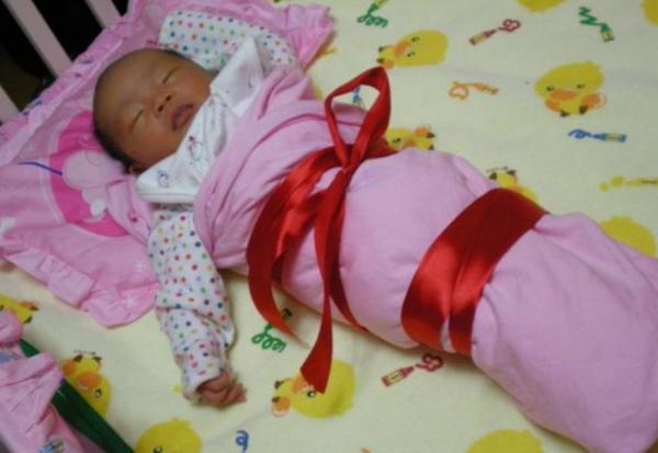 新生兒出生後一個月，父母牢記“3不要”原則，並非偷懶對娃有益