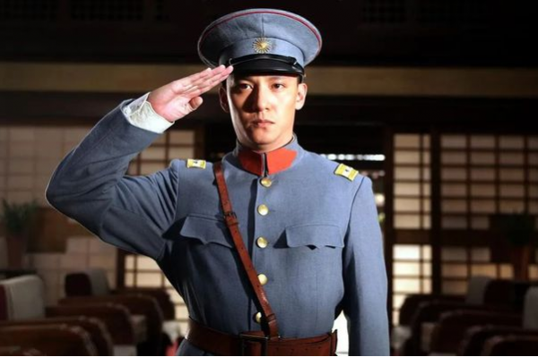 他一生三次含冤入獄，流放西伯利亞十多年，異國生死戀成傳奇