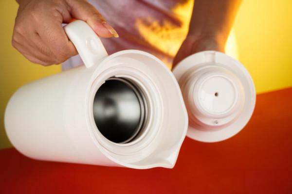 溫度數顯,全效保溫,讓冬天喝水不再冷冰冰 溫度數顯,全效保溫,讓冬天喝水不再冷冰冰