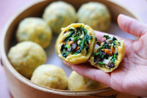 蒸一蒸就好的玉米麵菜糰子,粗細搭配,好吃健康,建議每週吃一次 蒸一蒸就好的玉米麵菜糰子,粗細搭配,好吃健康,建議每週吃一次