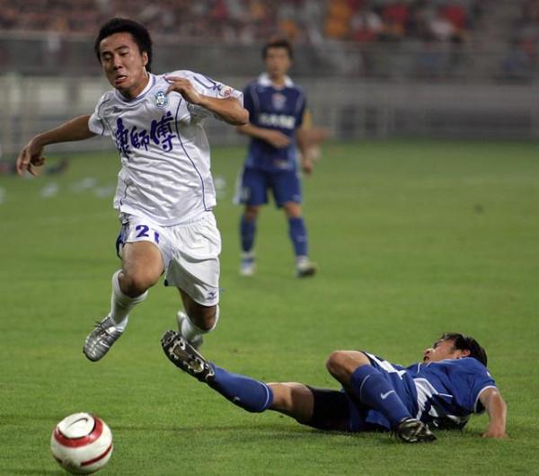 39歲前國腳參加中冠聯賽，曾被高洪波選中，巔峰期參與罷訓毀生涯