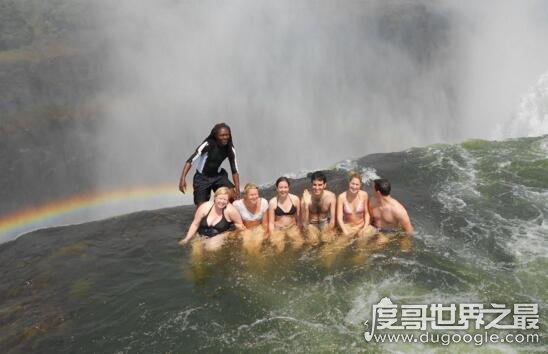 世界上最危險的游泳池,懸崖邊的魔鬼游泳池(110米) 世界上最危險的游泳池,懸崖邊的魔鬼游泳池(110米)