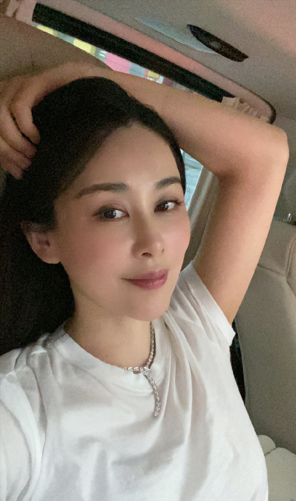 一直感覺王子文很像另一個女星,終於找到了 一直感覺王子文很像另一個女星,終於找到了