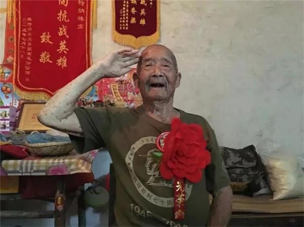 2020年，河南老兵慶祝114歲大壽，拒絕慰問金：八路軍不愛財