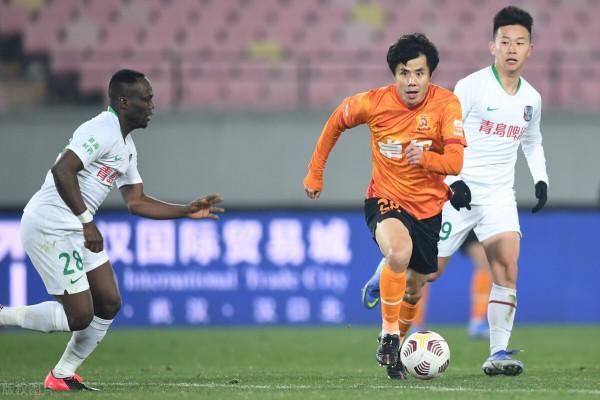 蒿俊閔網路討薪，廣州隊下調薪資標準：卓爾、恆大球員超市已開張