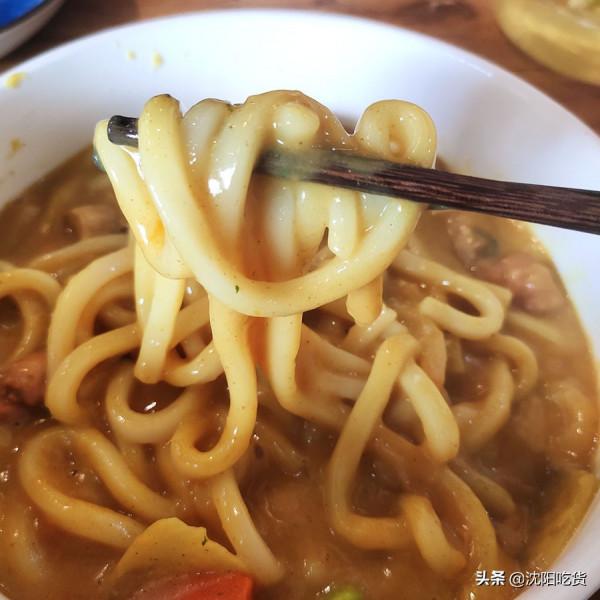 咖哩裡面加麻醬，這創意好啊，我把咖哩湯都喝了