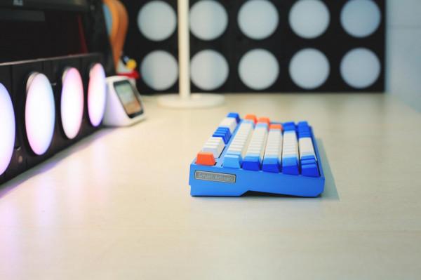 全金屬外殼,半隻腳踏進客製化 睿匠工坊 R87鍵盤 全金屬外殼,半隻腳踏進客製化 睿匠工坊 R87鍵盤