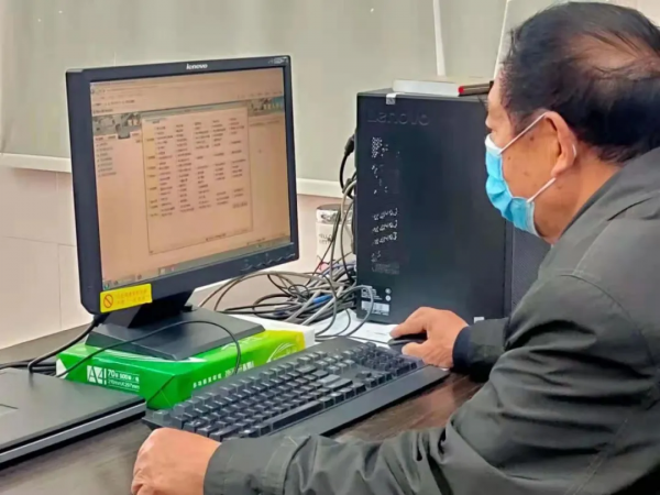 考駕照有變！70歲以上這3類駕照都能考，考試流程、費用，明確了