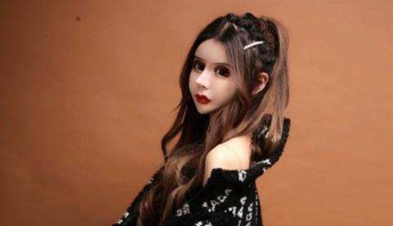 “真人芭比”周楚娜：2年半歷經100多次手術，一張臉抵一輛跑車