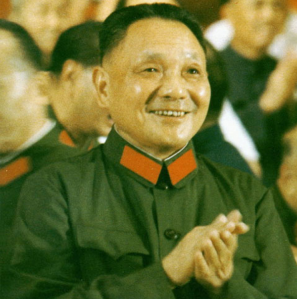 南海艦隊截獲一封情報，周恩來看後深吸一口氣，連忙給葉帥打電話