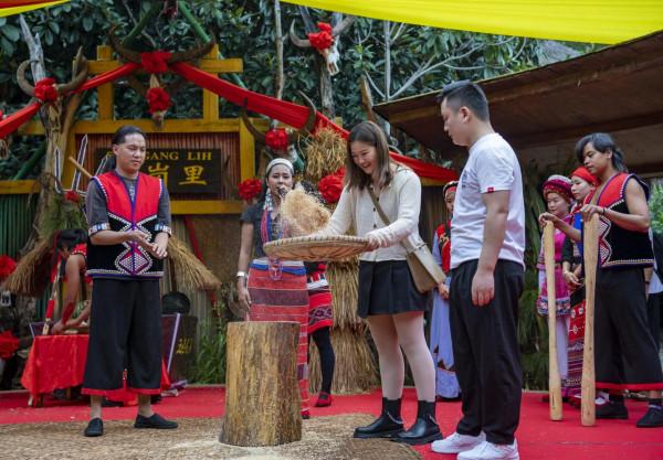 體驗佤族節日 樂享中秋假期