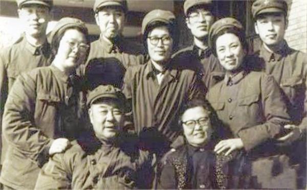 王尚榮愛上女兵黃克,求愛不成,最後結局如何? 王尚榮愛上女兵黃克,求愛不成,最後結局如何?