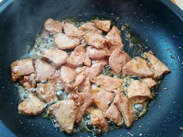 冬天吃豬肝不如吃羊肝，維生素A含量排第一，視力不好的人要多吃