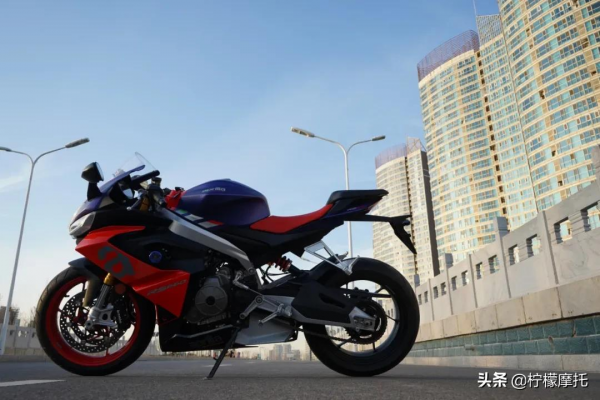 阿普利亞RS660，帥氣的&OpenCurlyDoubleQuote;狠&rdquo;角色