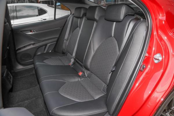 可靠又省油的日系銷冠，軸距2825mm配8AT+10氣囊，帶你看凱美瑞